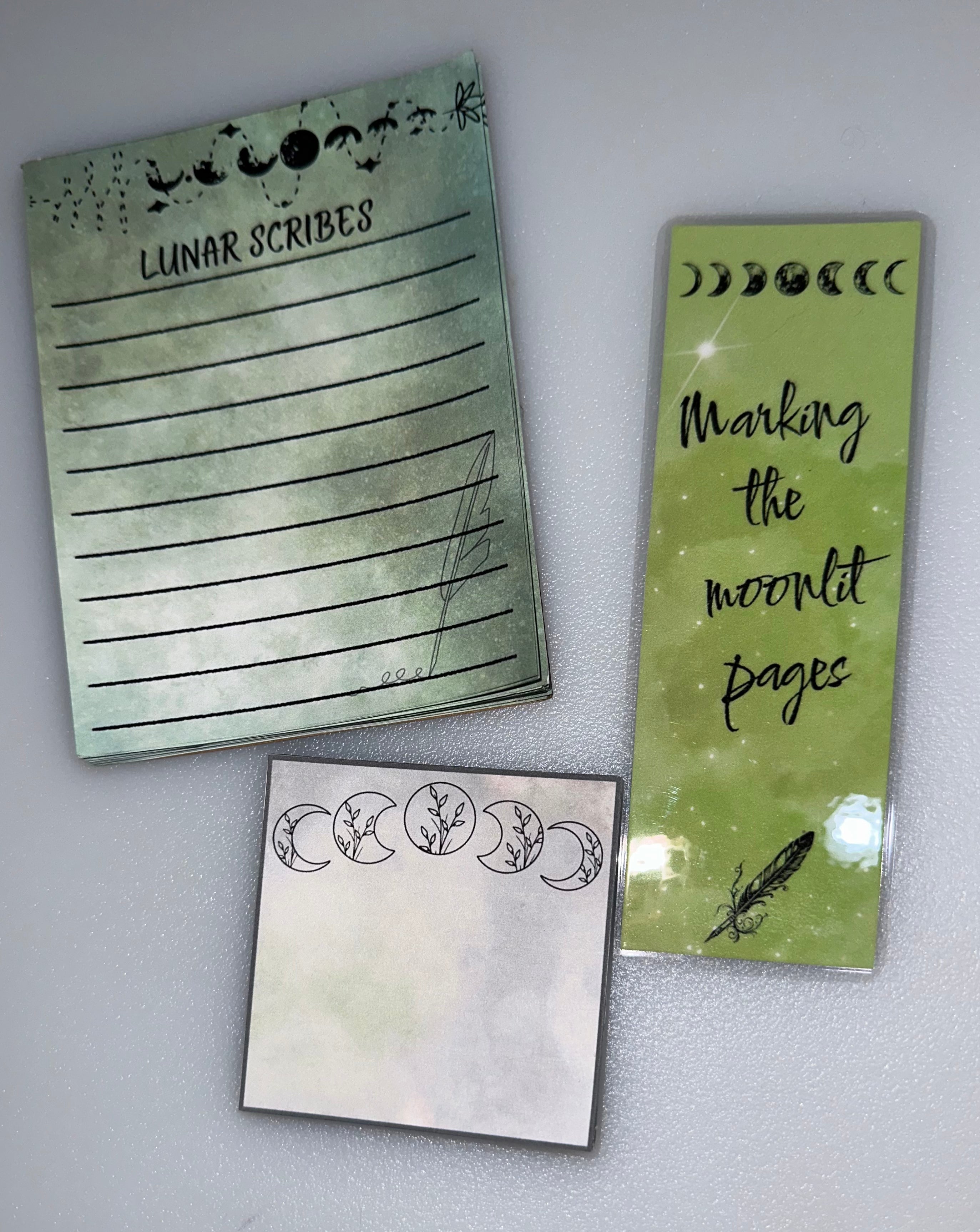 Green Mystic Trio set
Bookmark
Notepad
Mini Notwpad